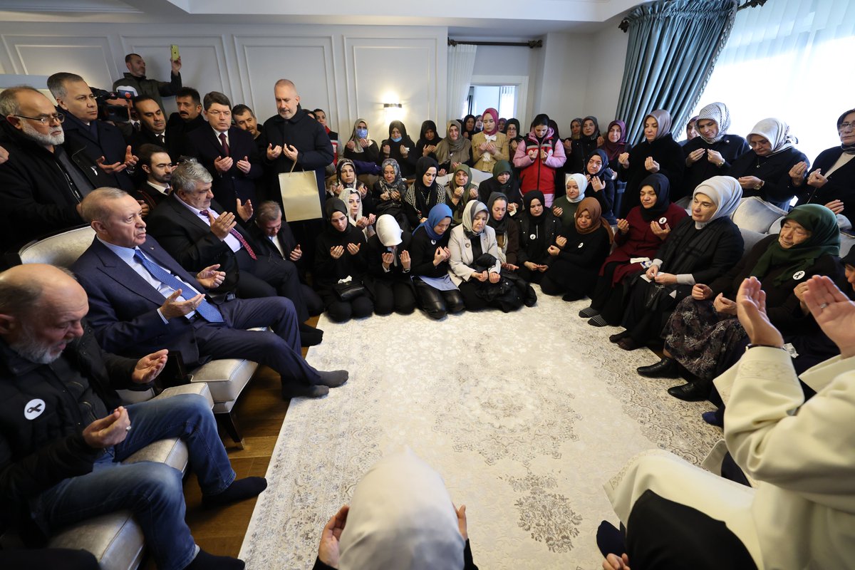 Erdoğan, yangında hayatını kaybeden doktor Gültekin’in ailesine taziye ziyaretinde bulundu