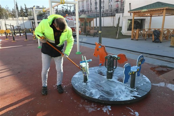 Mardin’de çocuk oyun alanları temizlendi