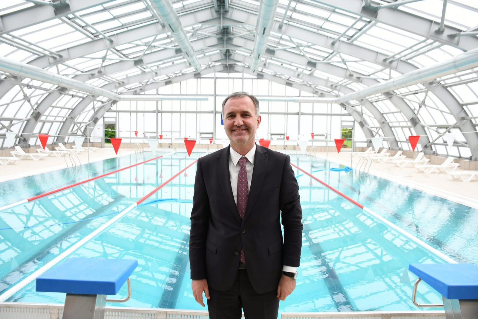 İnegöl’e yeni yüzme havuzu