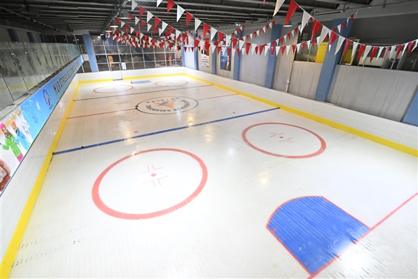 Muratpaşa’daki buz pisti yeniden hizmete açılıyor