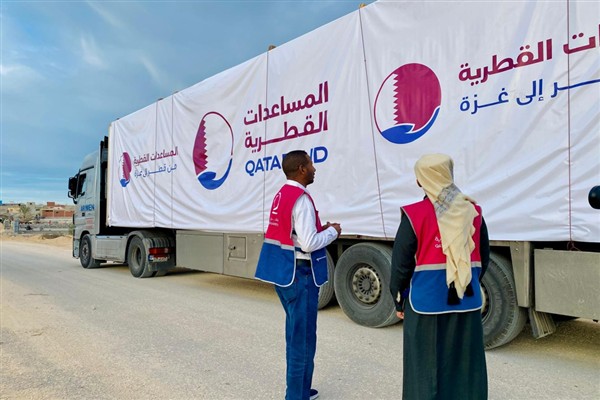 Katar’ın ilk insani yardım paketi Gazze’ye girdi