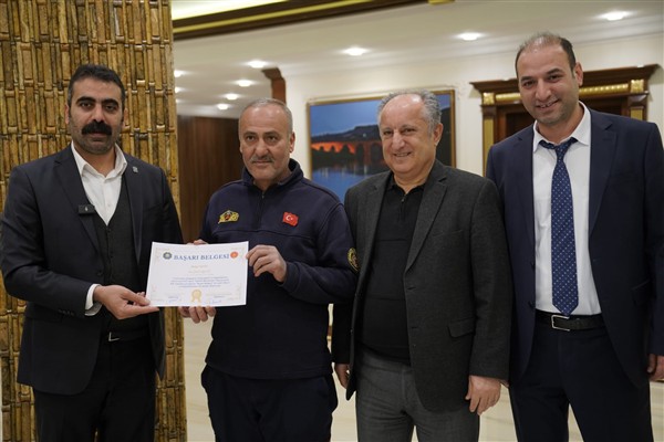 Eş Başkan Hatun’dan itfaiye personellerine başarı belgesi