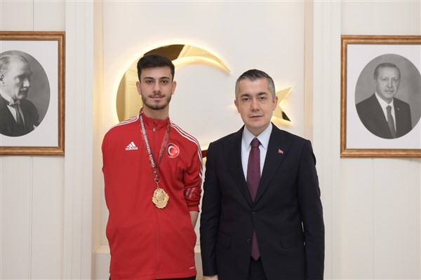 Aksoy, Para Taekwondoda 7. Kez Türkiye Şampiyonu olan Yünaçtı’yı ağırladı