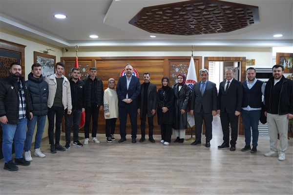 Orhangazi İlçe Gençlik Kolları Başkanı Acar ve yönetimi, Başkan Aydın’ı ziyaret etti