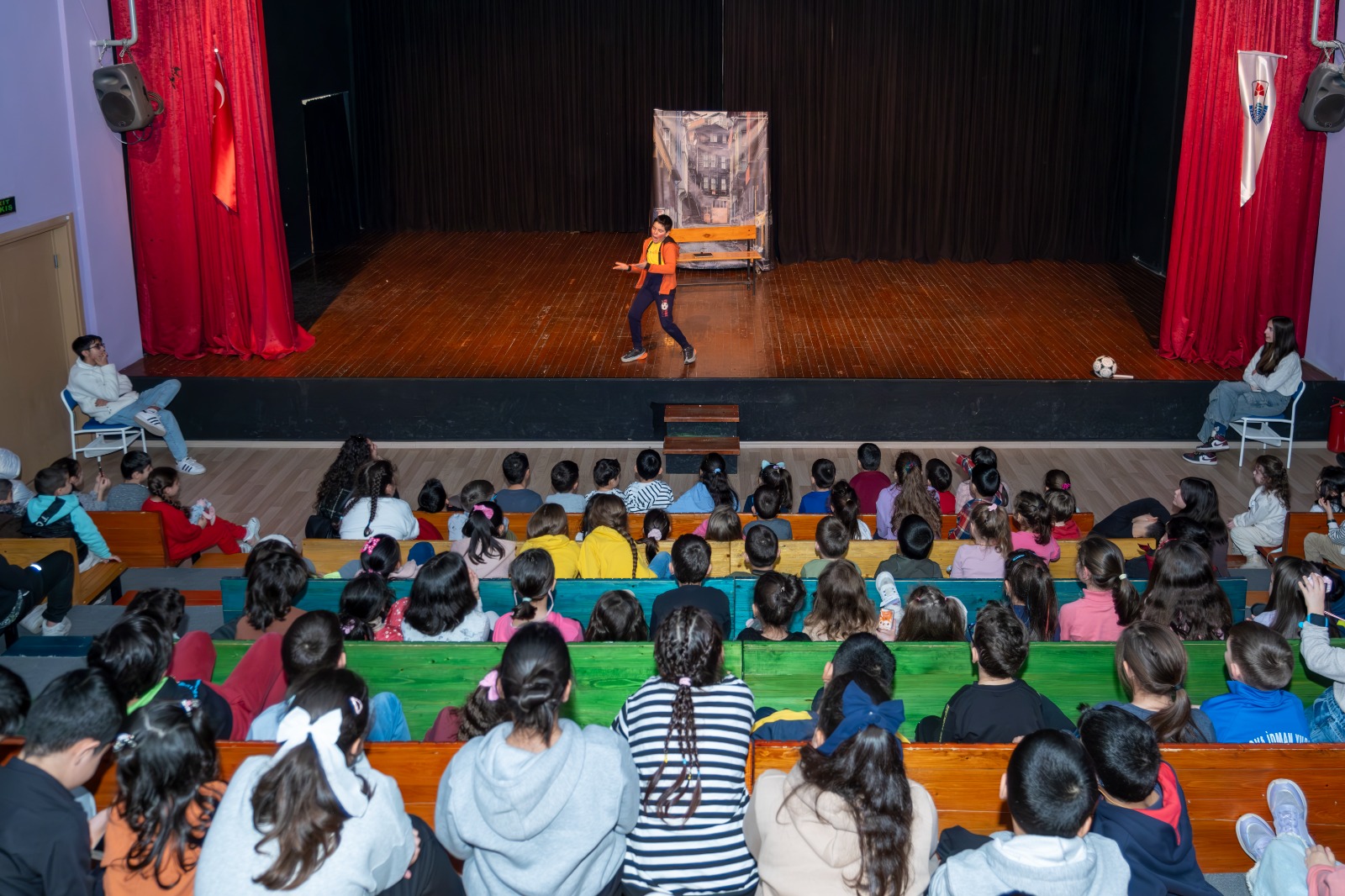 “Yalancı Çocuk” çocuk izleyiciler için sahnelendi