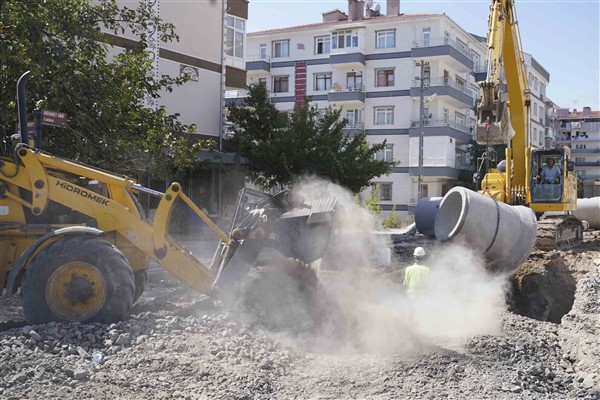 Yenikent’e 4,5 kilometre yağmur suyu hattı yapılıyor