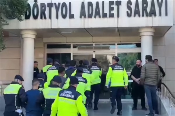 Payas’ta trafiği durdurarak yarış yapan 24 motosiklet sürücüsüne ceza uygulandı