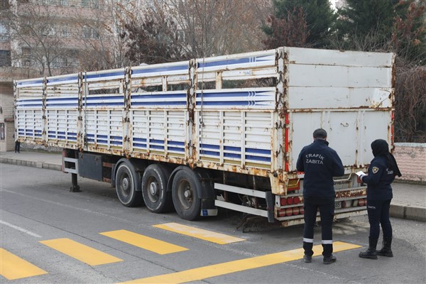 Diyarbakır Zabıtası’ndan ağır tonajlı araçlar için park uyarısı