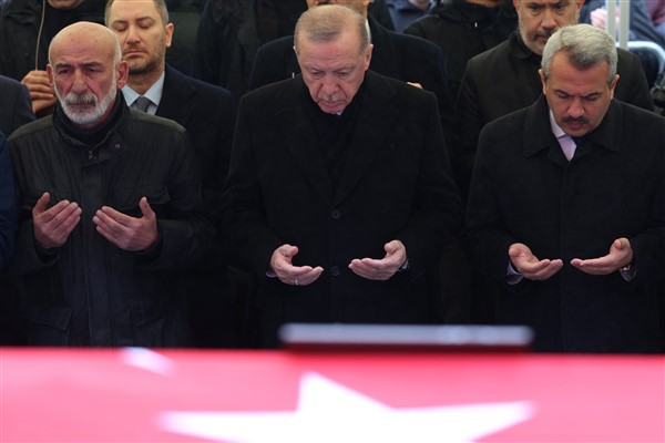Cumhurbaşkanı Erdoğan, vefat eden komşusu Mehmet Karslı’nın cenaze törenine katıldı