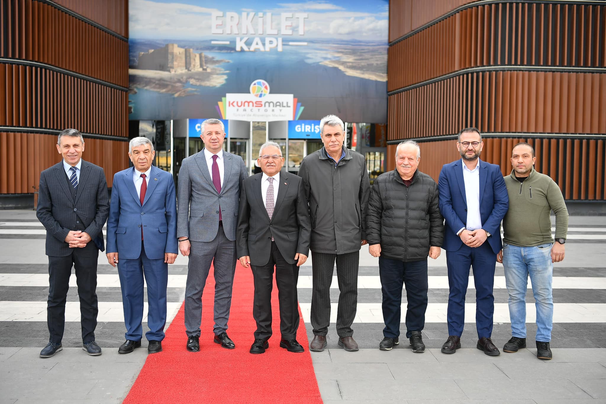 Başkan Büyükkılıç, Kumsmall Alışveriş Merkezi’ni ziyaret etti