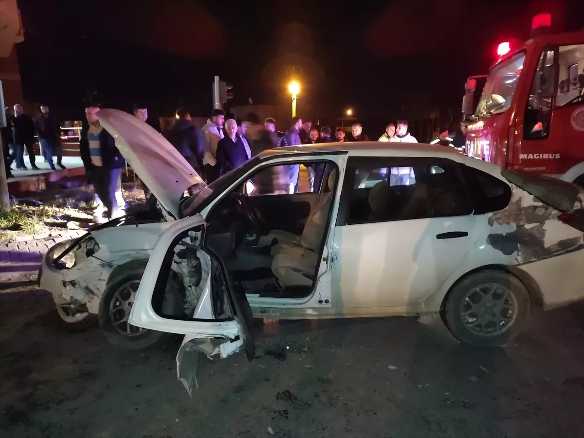 Samsun’da Kamyonet ile Otomobil Çarpıştı: 4 Yaralı