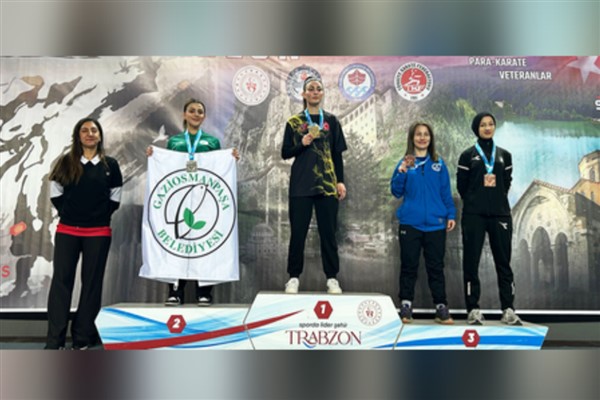 Gaziosmanpaşalı karateciler başarıda engel tanımadı