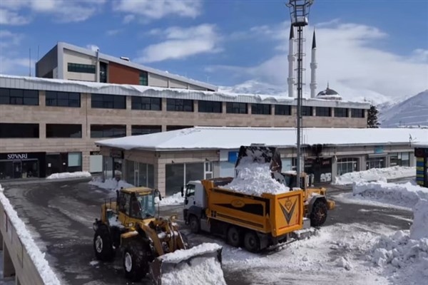 Bitlis Belediyesi’nde karla mücadele çalışmaları sürüyor