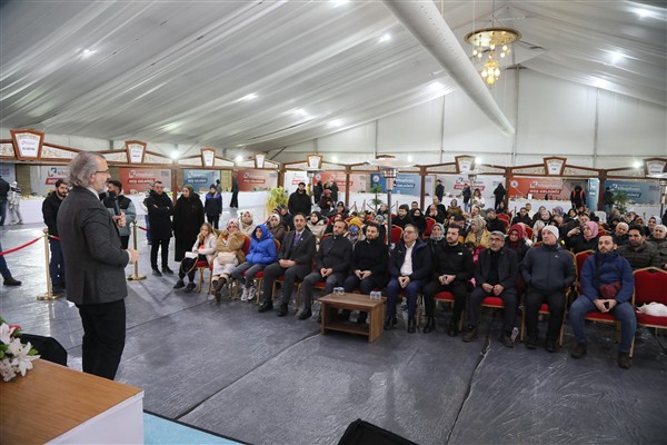 Kağıthane Kitap Fuarı’nda söyleşiler ve imza günleri devam ediyor