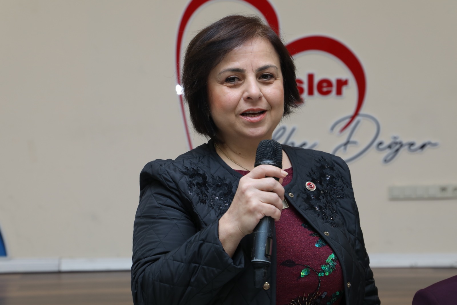 İzmit Belediye Başkan Yardımcısı Taşkan’dan çöplerin dağıtılmasına ilişkin açıklama