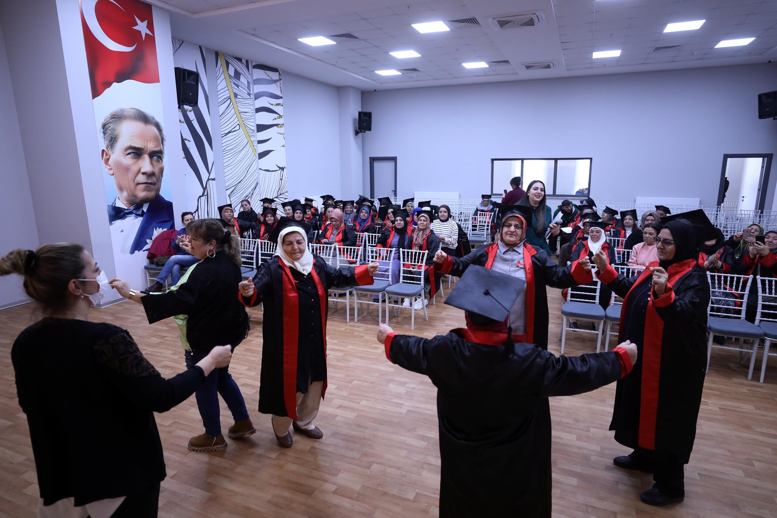 Yenimahalle’de 7 bin kadın okuma yazma öğrendi