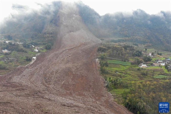Xi’den Sichuan’daki toprak kaymasının ardından talimat