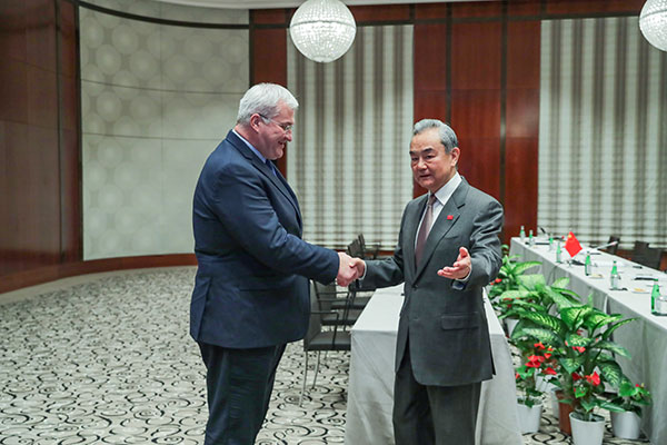 Wang Yi, Ukrayna Dışişleri Bakanı Sybiha ile görüştü