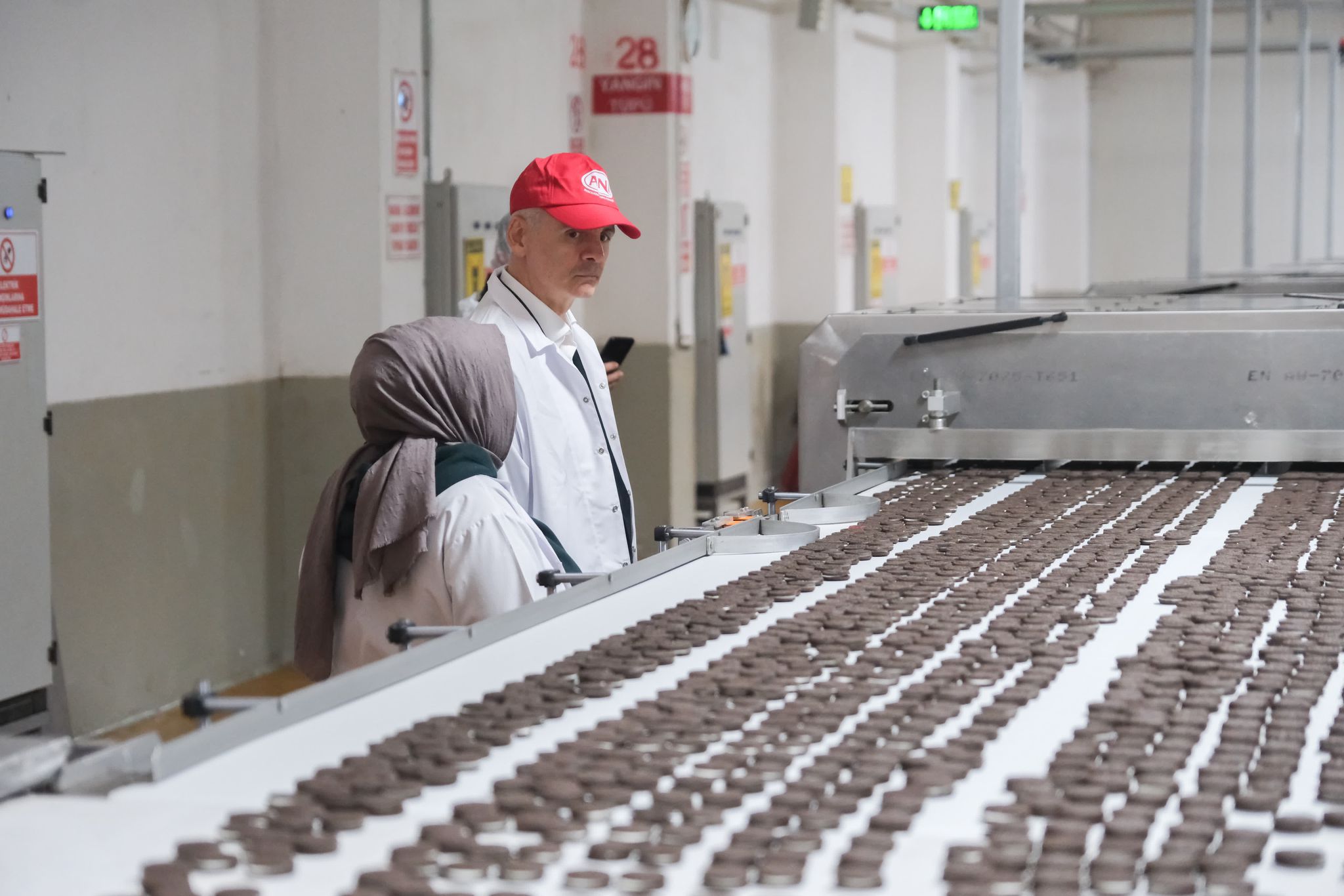 Vali Çiçekli’den Anı Bisküvi’ye ziyaret