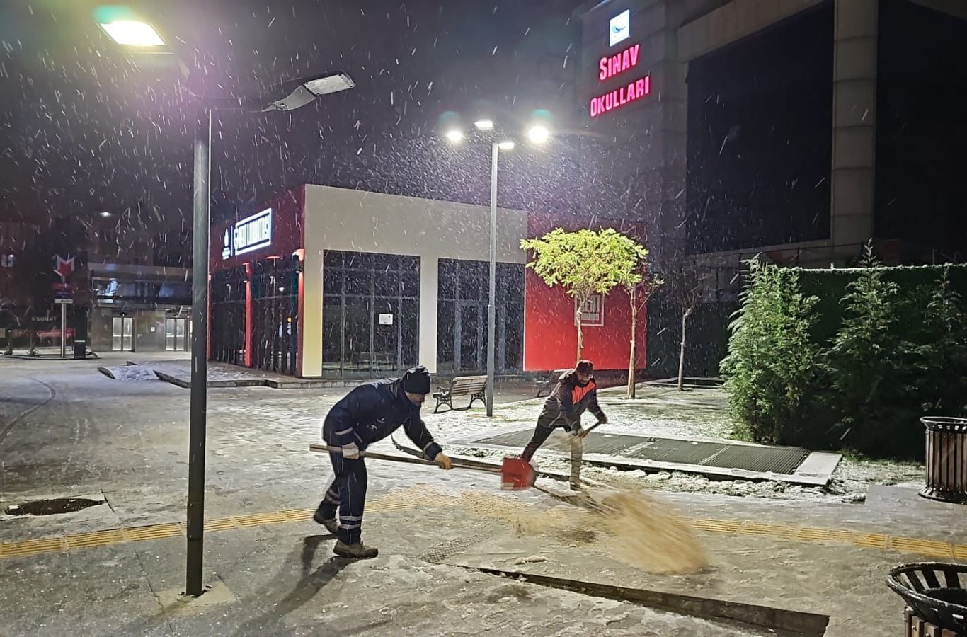 İstanbul’da karla mücadele çalışmaları sürüyor
