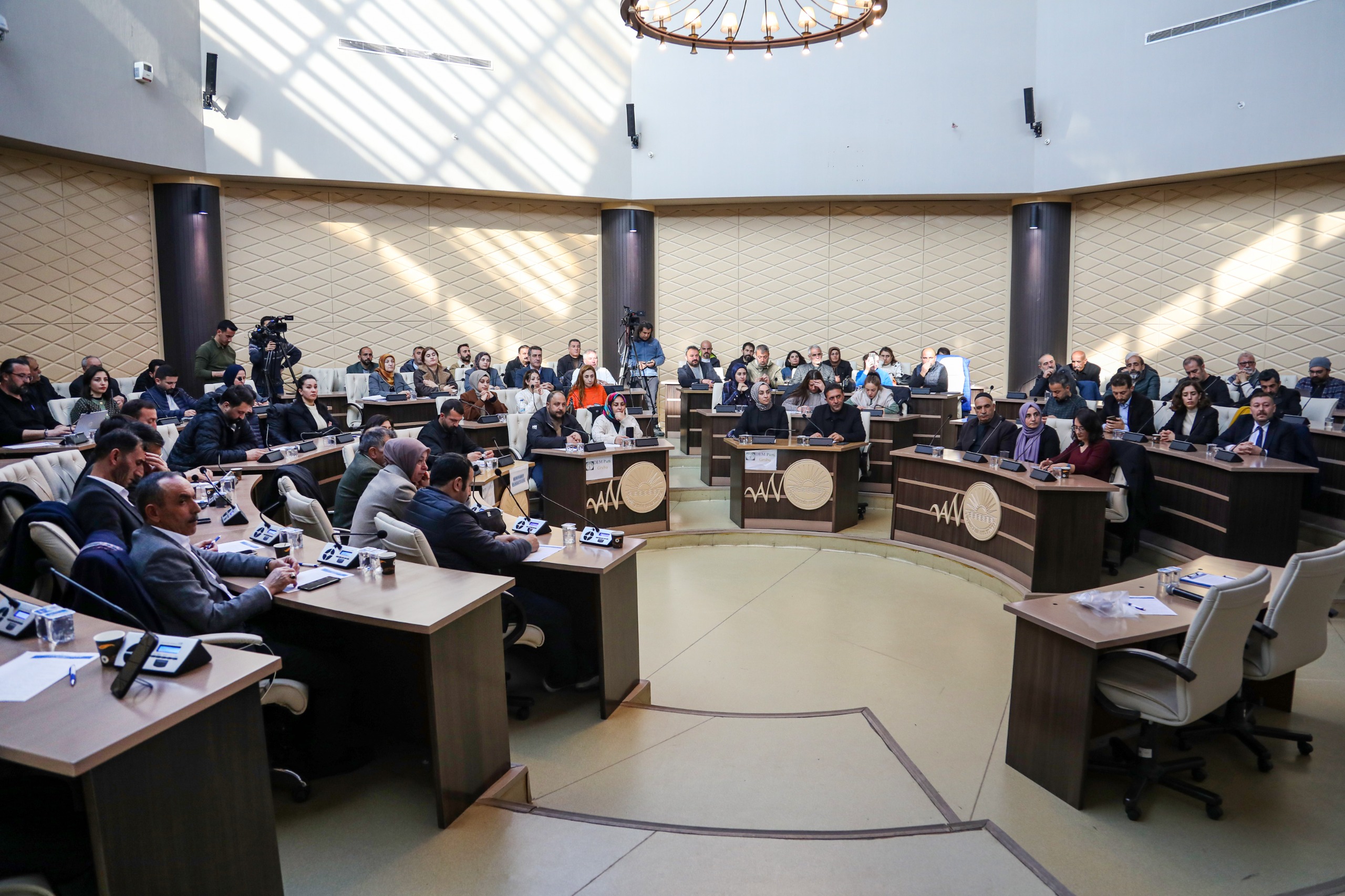 Van Büyükşehir Belediye Meclisi’nden Eş Başkan Zeydan’a verilen cezaya ilişkin tepki
