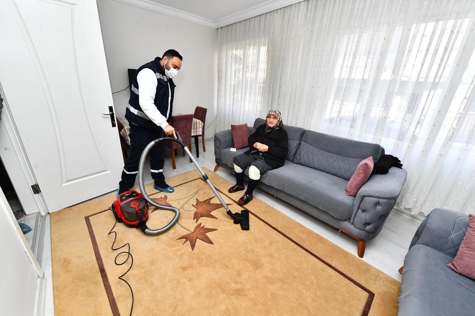 İzmir Büyükşehir Belediyesi, evde bakım hizmetini sürdürüyor