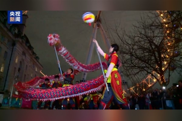 Birçok ülkenin simgeleri Bahar Bayramı için ışıklandırıldı