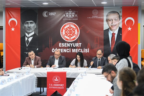 Başkan Vekili Aksoy: Öğrencilerimizin her zaman yanında olmaya devam edeceğiz