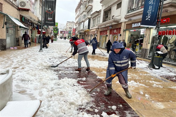 Ordu’da kar temizleme çalışmaları yürütülüyor