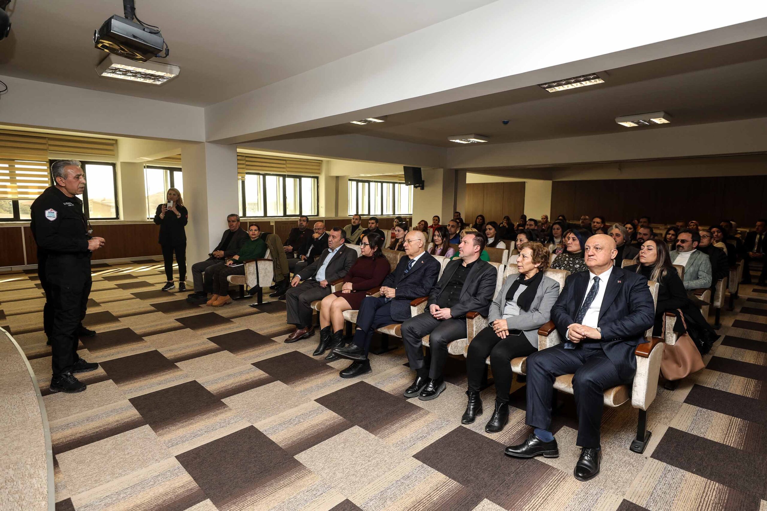 Yenimahalle’de belediye personeline  “Afet Farkındalık” eğitimi düzenlendi