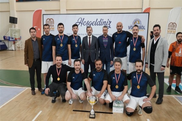 Gürsu Belediyesi, Bursa Belediyeler Birliği’nin düzenlediği voleybol turnuvasının galibi