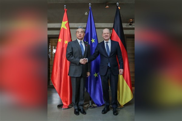 Wang Yi, Almanya Başbakanı Scholz ile görüştü