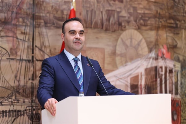 Bakan Kacır, Cumhurbaşkanlığı Dolmabahçe Ofisi’nde İtalyan Bakan Urso ile görüştü