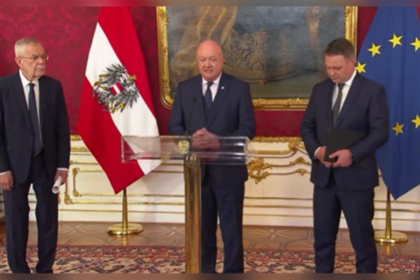 Avusturya merkez partileri aşırı sağın dışında hükümet kurmak için anlaşmaya vardı