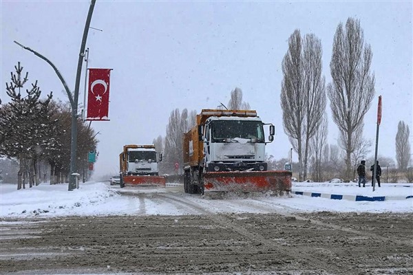 Van Büyükşehir ekipleri, 528 yerleşim yeri ulaşıma açtı