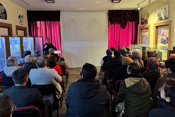 Malatya Fotoğraf Makinesi Müzesi, sanatçı Ahmet Berber’i ağırladı