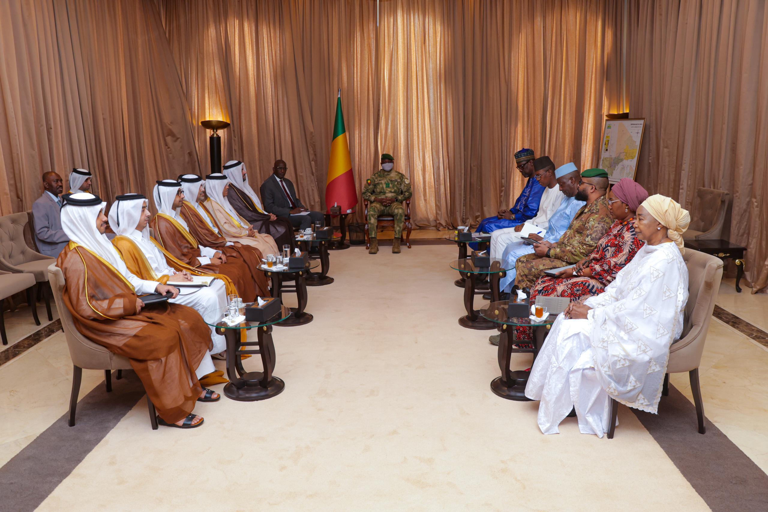 Al Khulaifi, Geçici Mali Cumhurbaşkanı Goita ile bir araya geldi