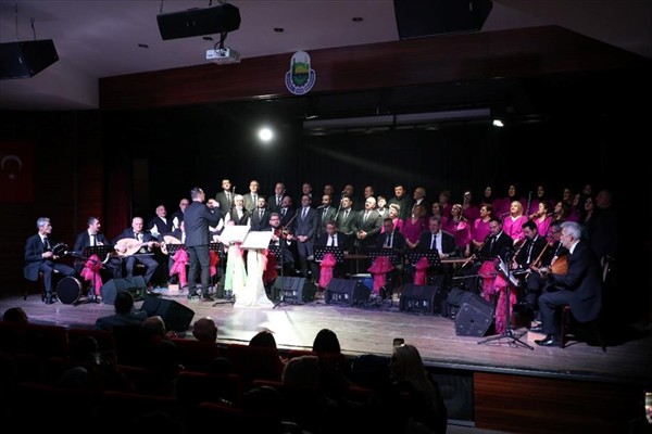 İnegöl’de Türk Sanat Müziği Korosu konser verdi