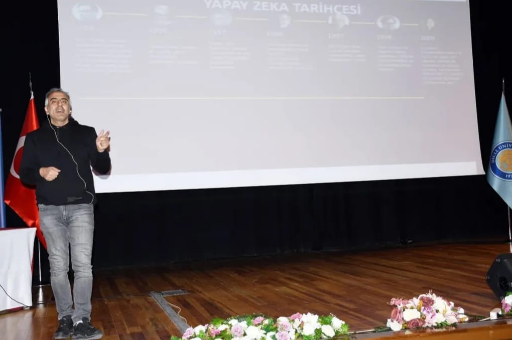 Dicle Üniversitesi’nde “Yapay Zekanın Dünü, Bugünü, Yarını” konferansı düzenlendi