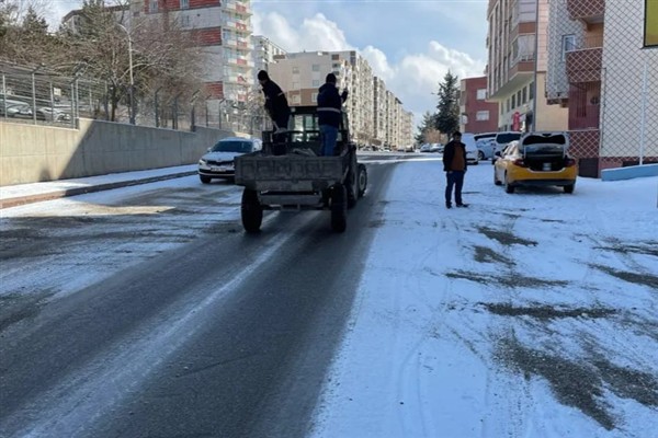Siirt’te buzlanmaya karşı mücadele sürüyor
