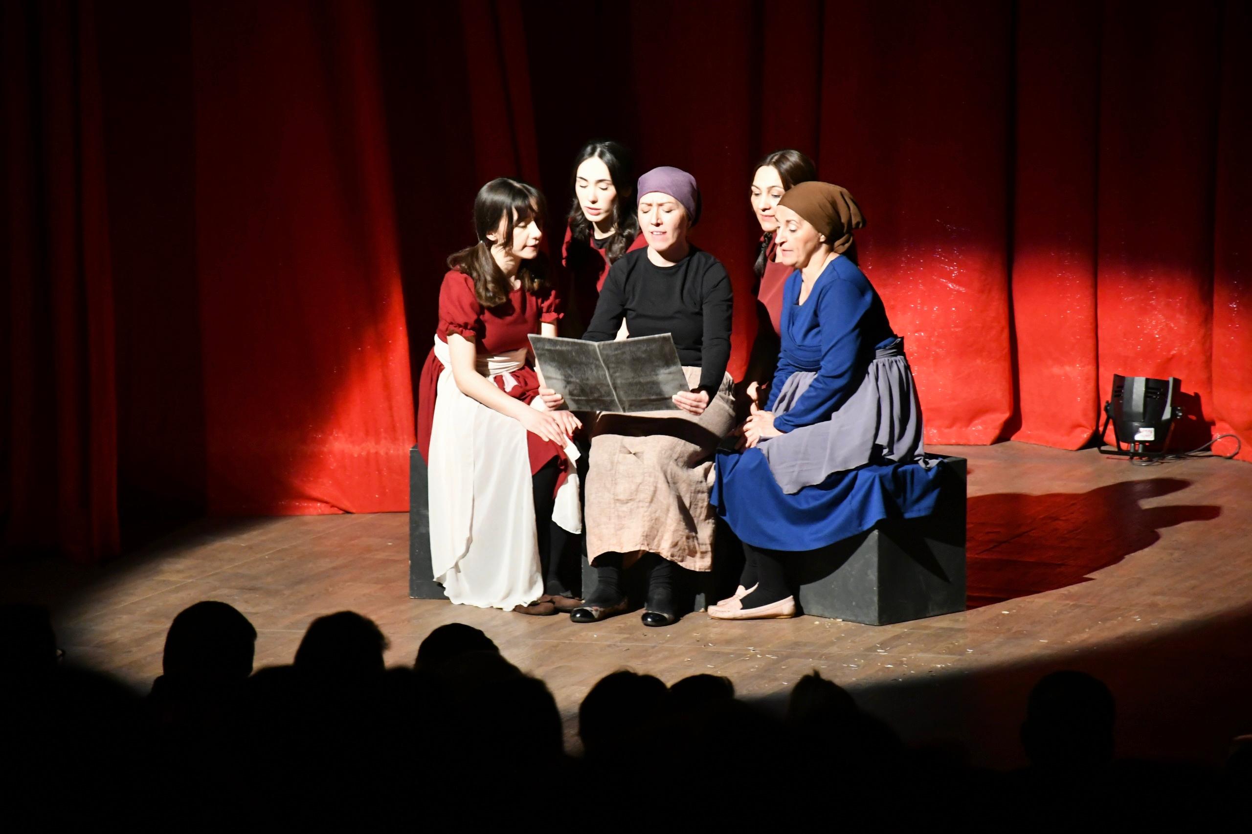 Giresun Belediye Şehir Tiyatrosu, Amasya’da iki oyun sergiledi