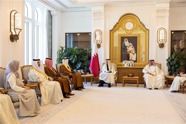 Katar Başbakanı Al Sani, Bahreyn Ulaştırma ve Telekomünikasyon Bakanı Al Halifeyle görüştü