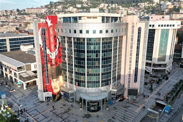 İzmit Belediyesinde en düşük işçi maaşı sosyal haklarla 52 bin TL’ye ulaştı