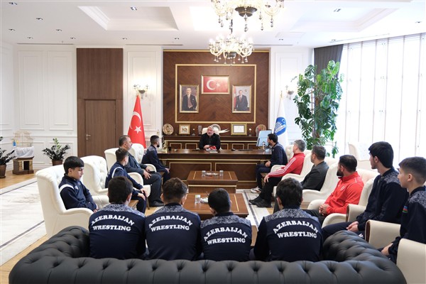 Azerbaycan Azsport İdman Kulübü Güreş Takımı, Çorum Belediye Başkanı Aşgın’ı ziyaret etti
