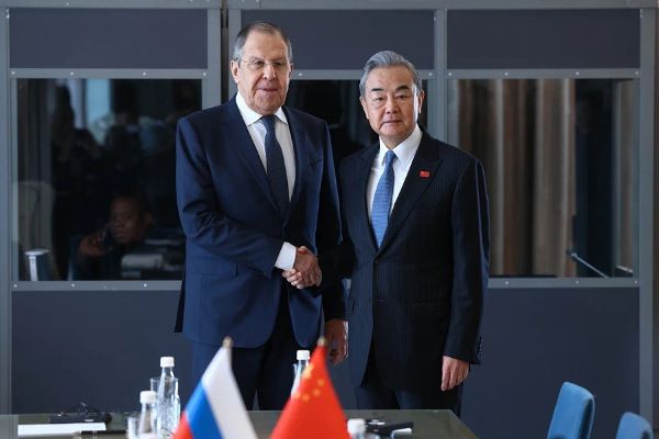 Rusya Dışişleri Bakanı Lavrov, Çin Halk Cumhuriyeti Dışişleri Bakanı Yi ile görüştü