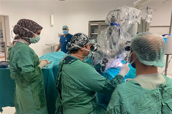 Birecik Devlet Hastanesi’nde modifiye radikal mastoidektomi ameliyatı yapıldı