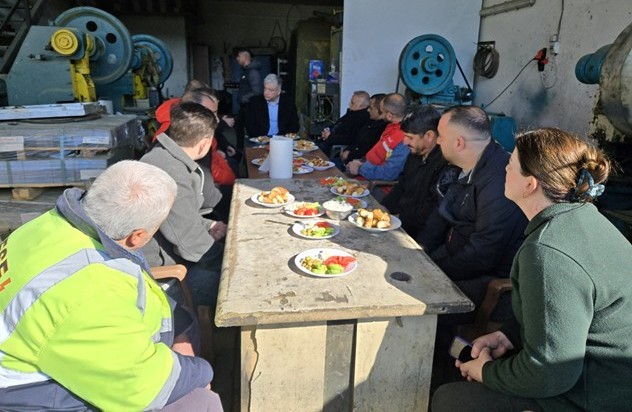 DEVA Partili Kısacık, esnaf kahvaltısında Adana metal sanayi esnafıyla buluştu