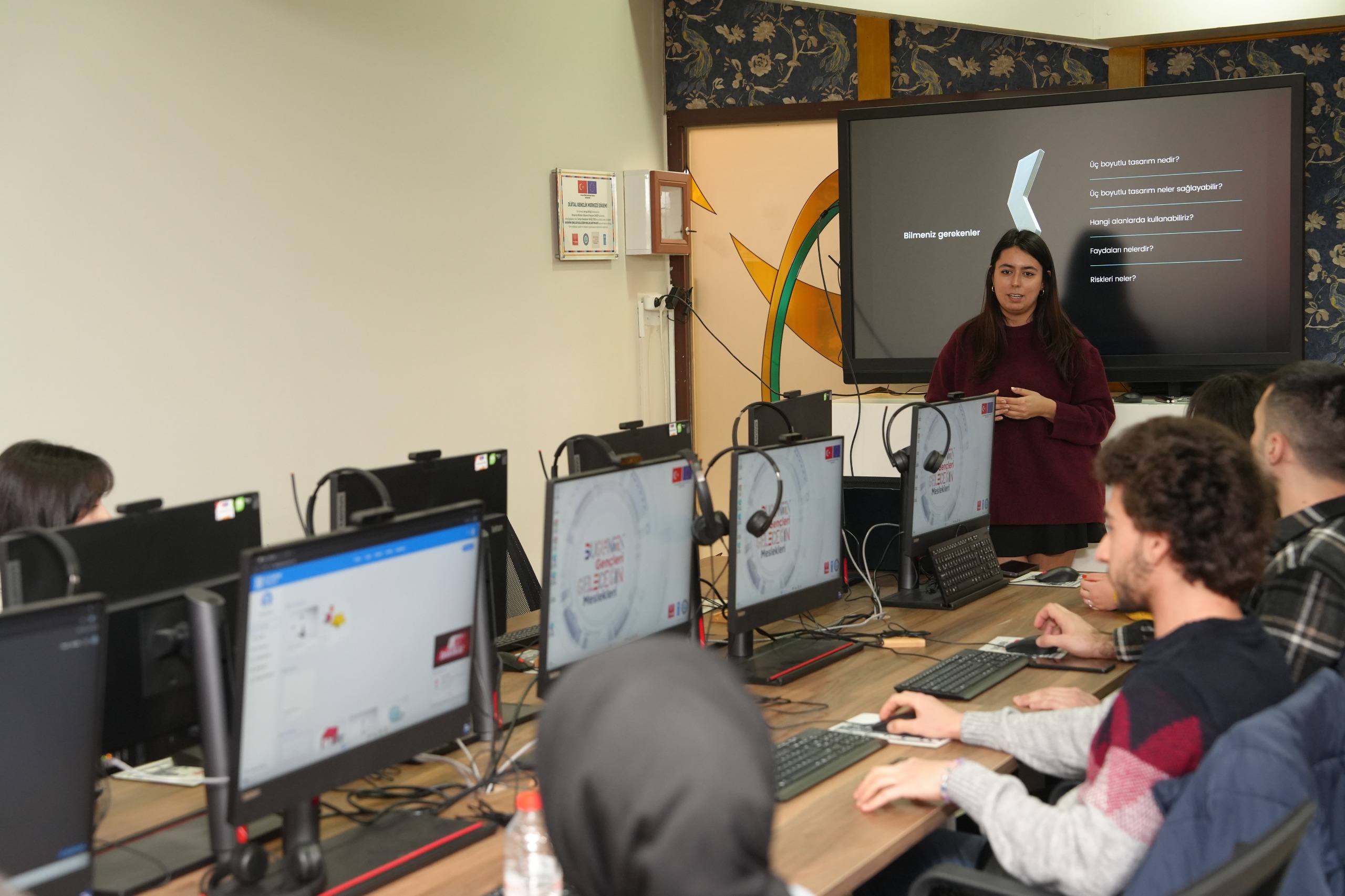 Dijital Gençlik Merkezi, gençlere yönelik ilk atölyesini yaptı