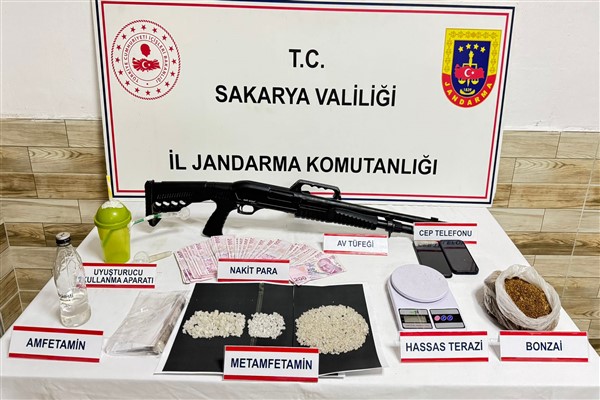 Sakarya’da kaçakçılık ve uyuşturucu operasyonu: 2 şüpheli tutuklandı