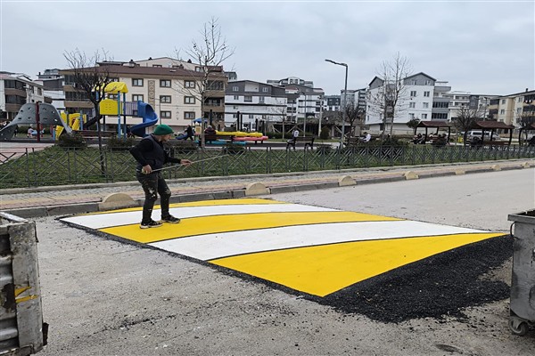 Osmangazi’de hız kesici kasis ve şerit çalışması gerçekleştirildi